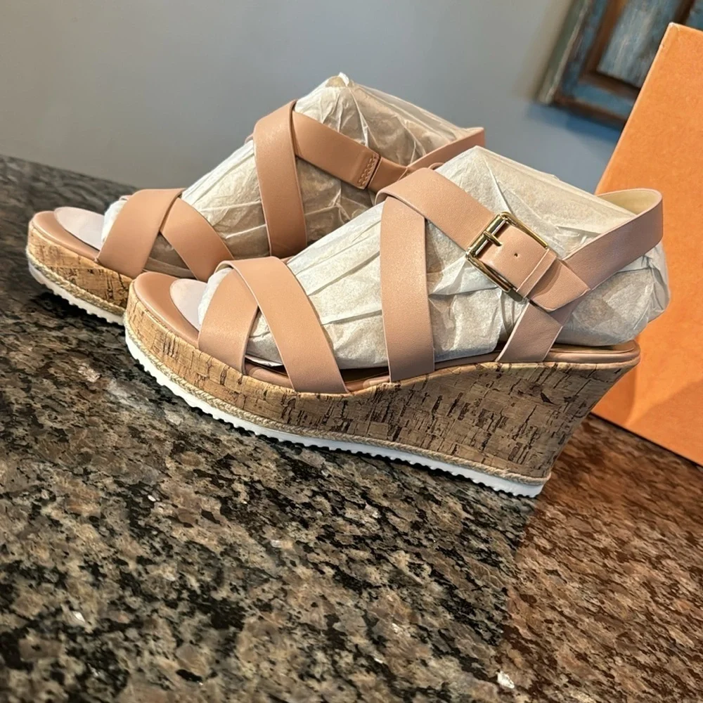 Unisa light pink wedge sandal NIB 9.5